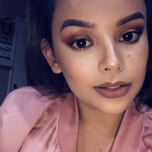 Meet your Posher, Azusena